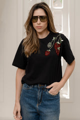 T- SHIRT BORDADA MORANGO PRETA